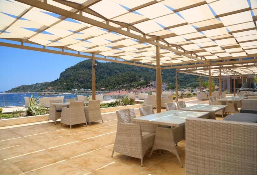 ホテル Turunc Premium