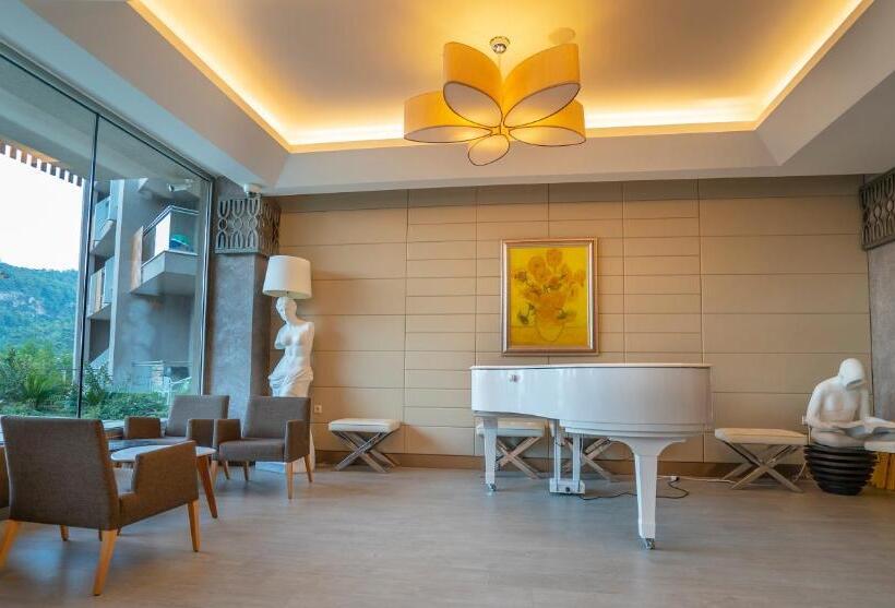 ホテル Turunc Premium