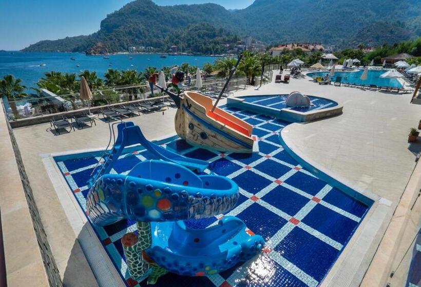 ホテル Turunc Premium