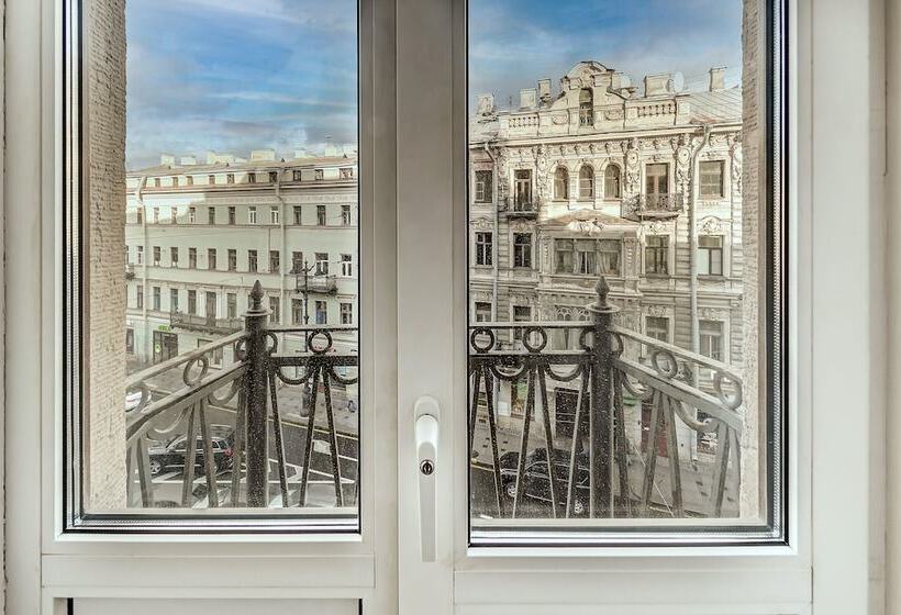 Superhostel On Nevskiy 95