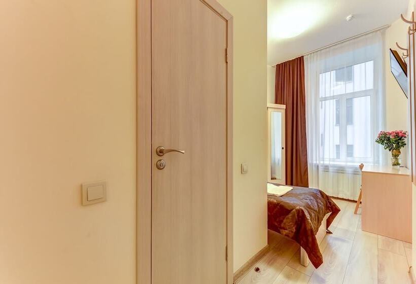 Superhostel On Nevskiy 95