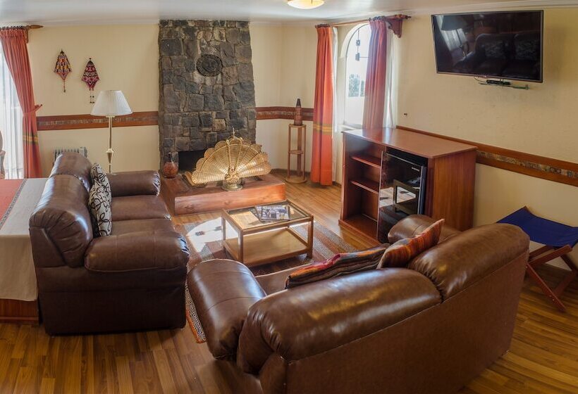 هتل Taypikala Lago