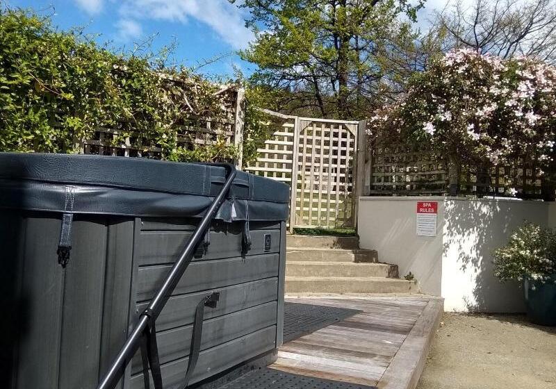 Te Anau Lakeview Holiday Park & Motels