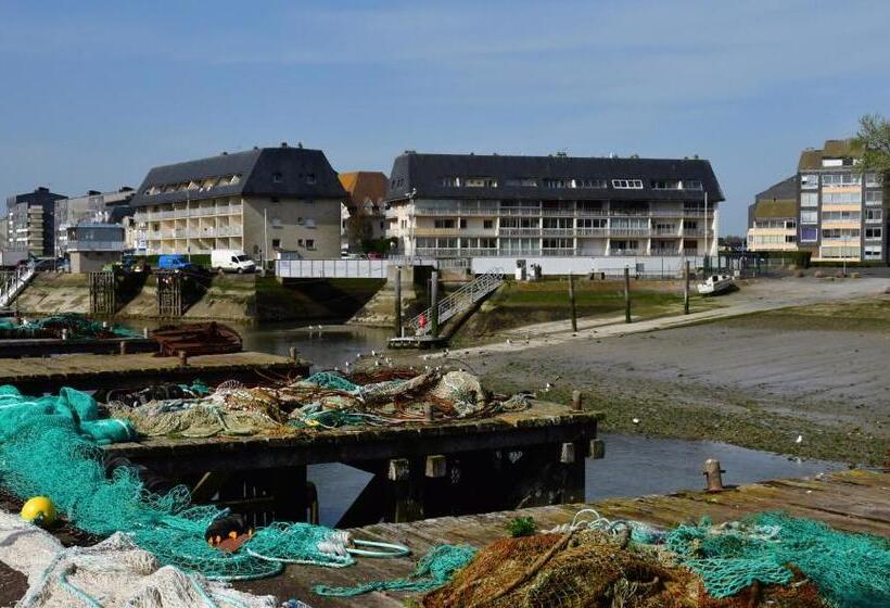 Appartement Spacieux Avec Balcon   à 50m De La Plage