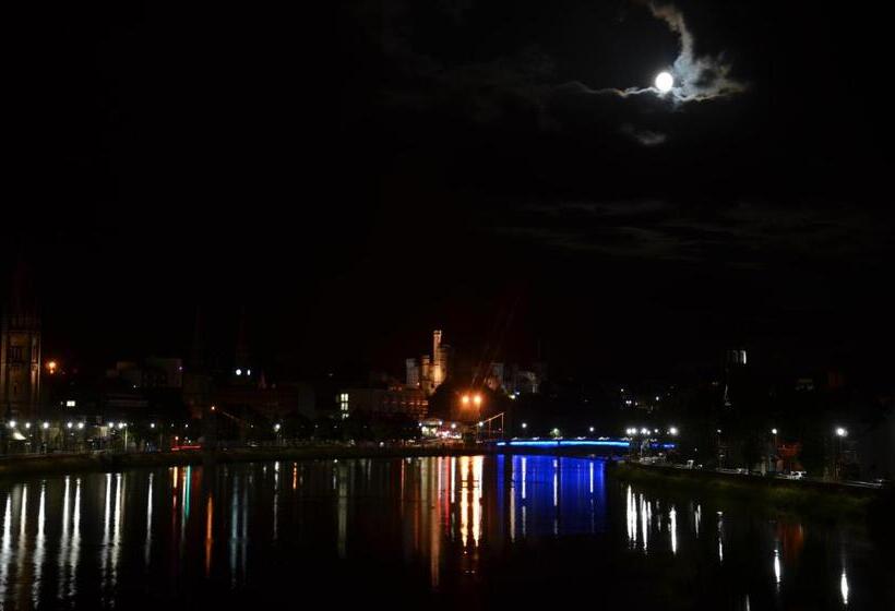 住宿加早餐 Averon House