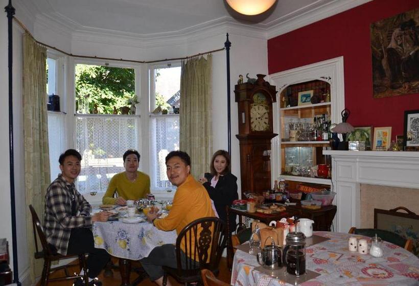 住宿加早餐 Averon House