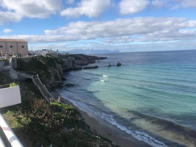 مبيت وإفطار By The Sea