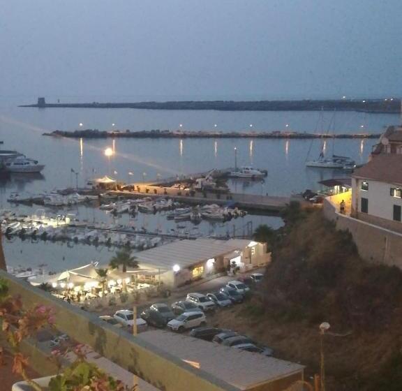 مبيت وإفطار By The Sea