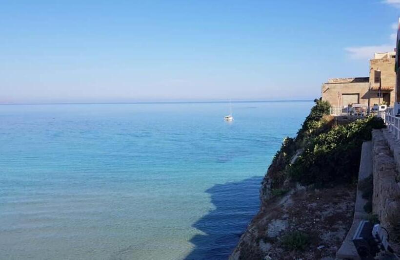 مبيت وإفطار By The Sea