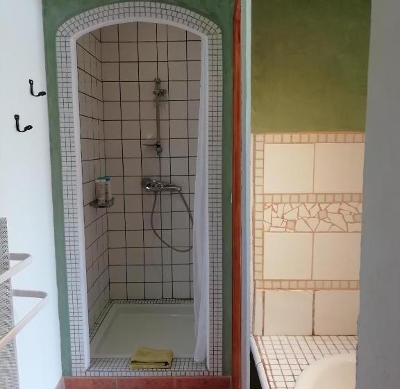 تختخواب و صبحانه Chambre D Hôte Le Mas Des Romarins