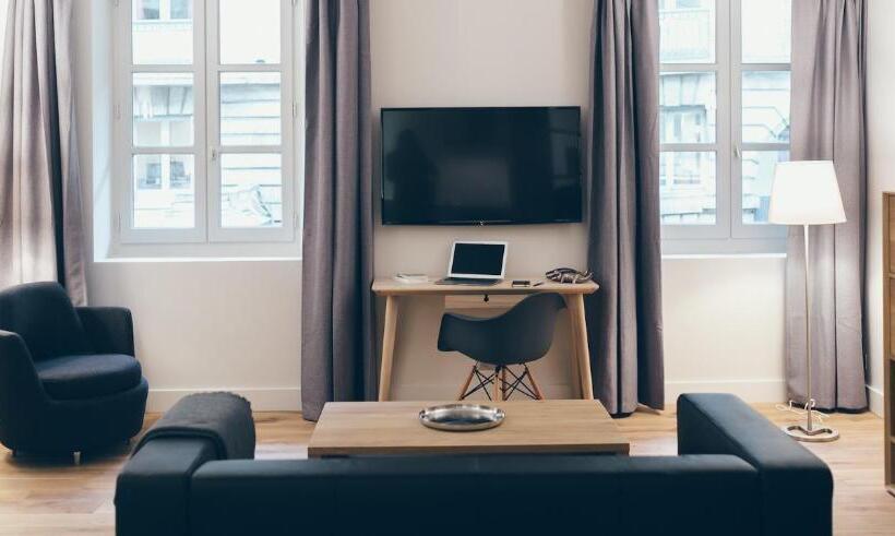 تختخواب و صبحانه T3 Luxe Hyper Centre