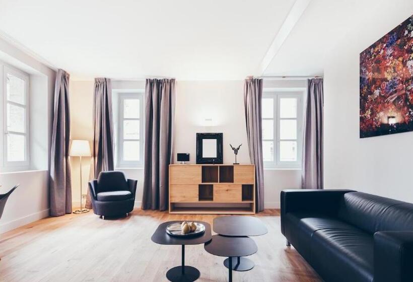 تختخواب و صبحانه T3 Luxe Hyper Centre