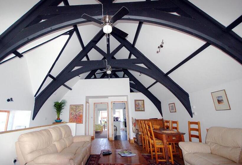 James John Hamilton House And Backpacker Hostel