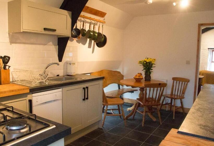 James John Hamilton House And Backpacker Hostel