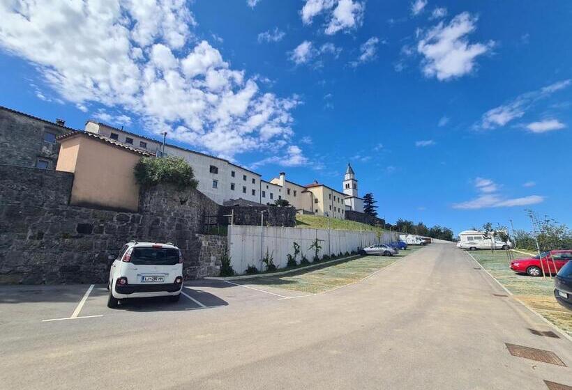 پانسیون Apartma In Soba Vipavski Križ