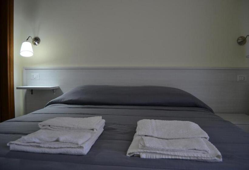 Пансион Guesthouse Holiday Formia Beach