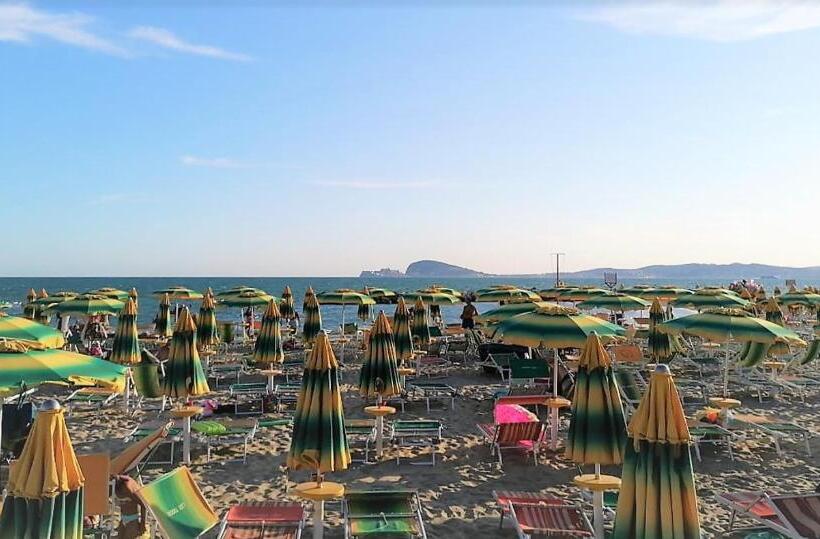 Пансион Guesthouse Holiday Formia Beach