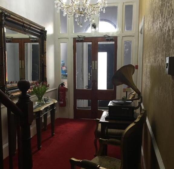 פנסיון Bluebells Guest House