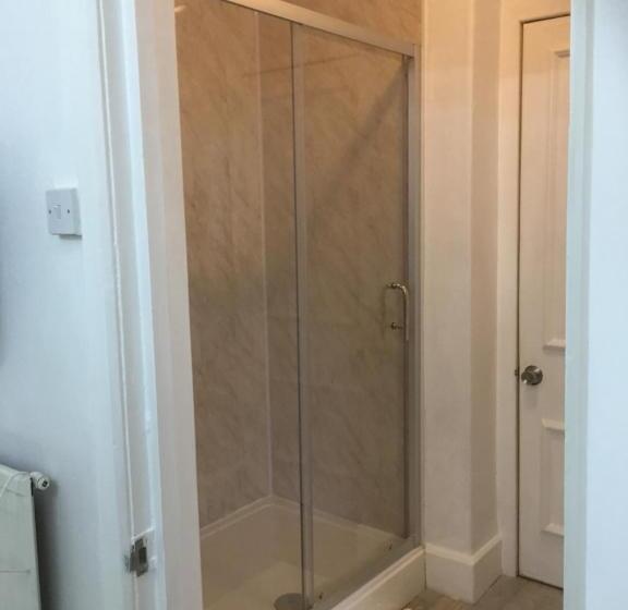 פנסיון Bluebells Guest House