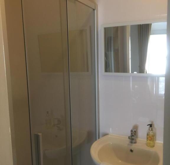 פנסיון Bluebells Guest House