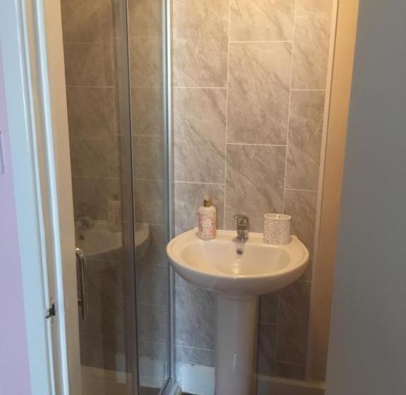 פנסיון Bluebells Guest House