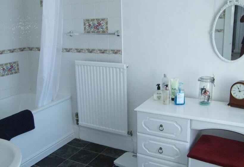 פנסיון Bluebells Guest House