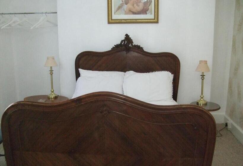 פנסיון Bluebells Guest House