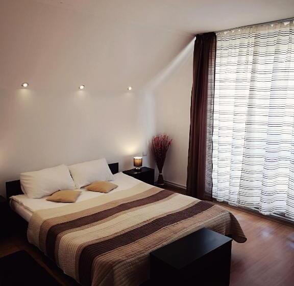 بنسيون Casa Mais