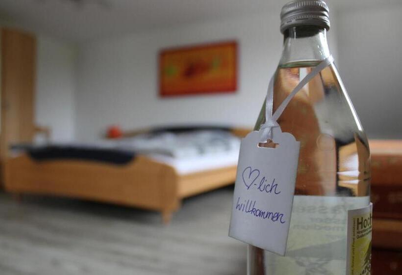 بنسيون Ferienwohnung & Gästezimmer Schrichten