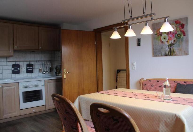 بنسيون Ferienwohnung & Gästezimmer Schrichten