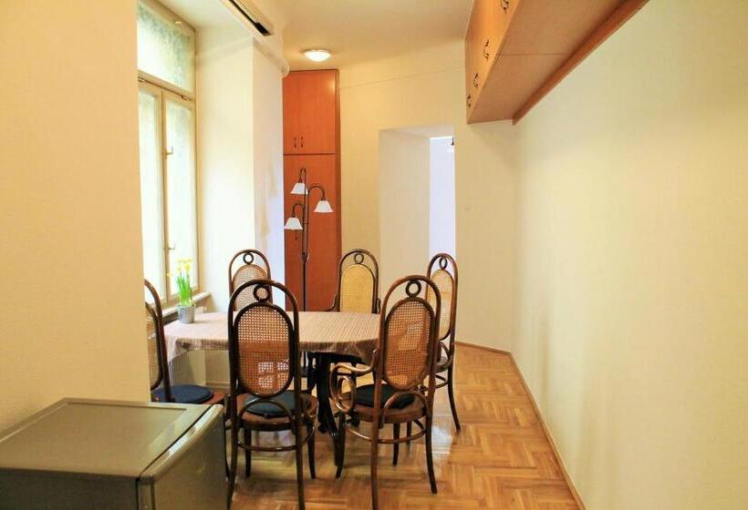פנסיון Lidi Guesthouse
