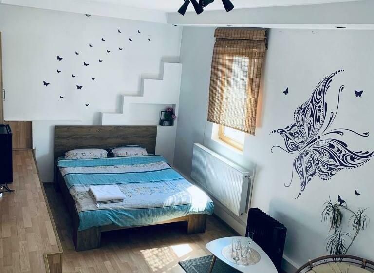 پانسیون My Place   Butterflies