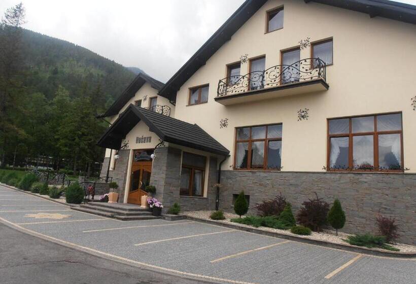 ペンション Penzión Hučava