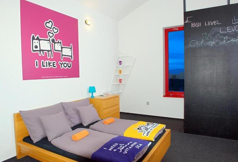 بنسيون Penzion Uax