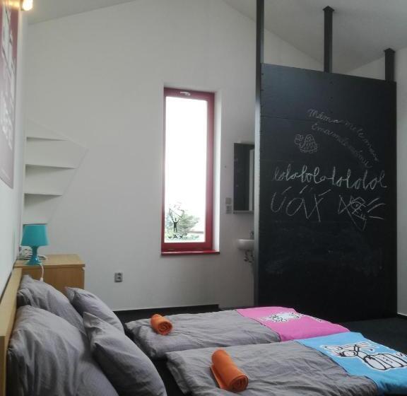 بنسيون Penzion Uax