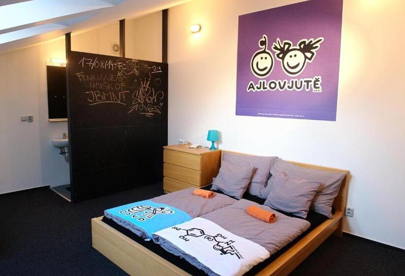 بنسيون Penzion Uax