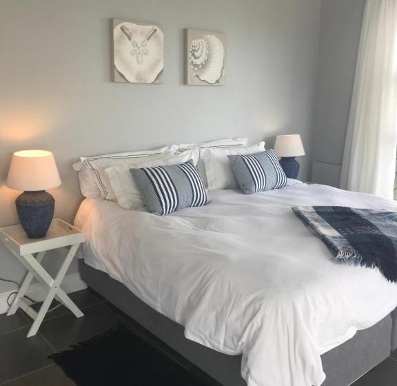 پانسیون Pezula Golf House