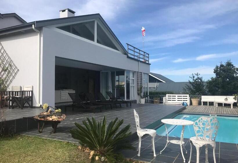 پانسیون Pezula Golf House