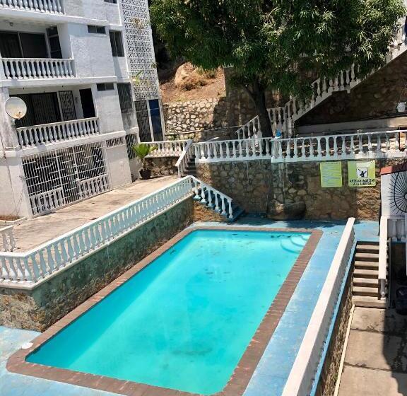 Sobre Costera, 1min La Quebrada, 3m Playas/yates