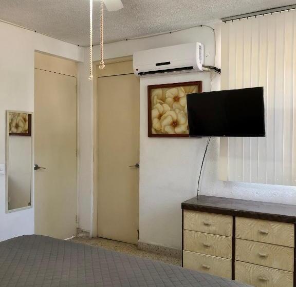 Sobre Costera, 1min La Quebrada, 3m Playas/yates