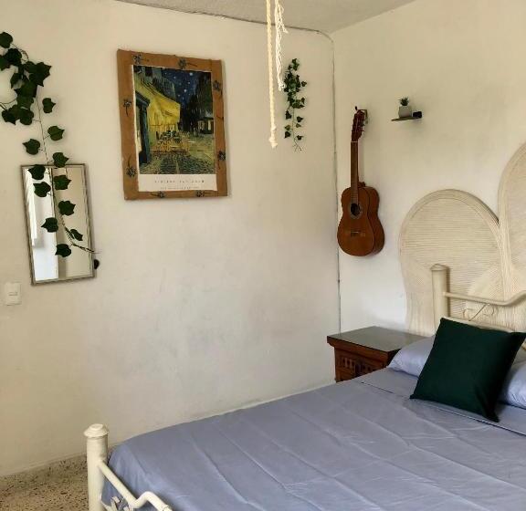 Sobre Costera, 1min La Quebrada, 3m Playas/yates