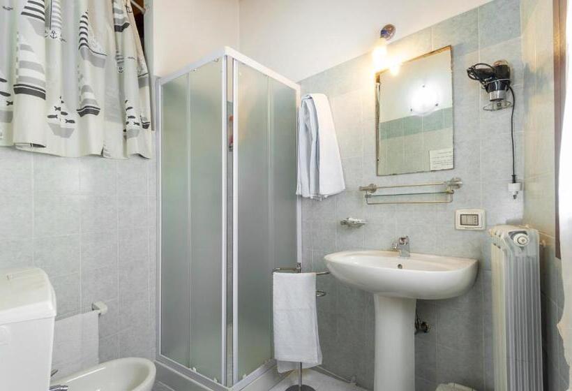 تختخواب و صبحانه Locanda La Meridiana