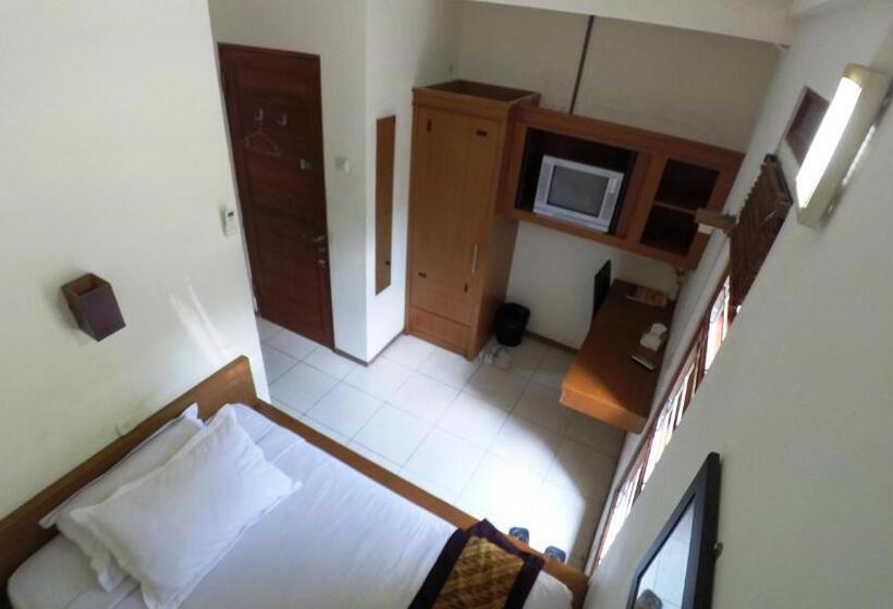 민박 Rumah Tawa Hotel Syariah