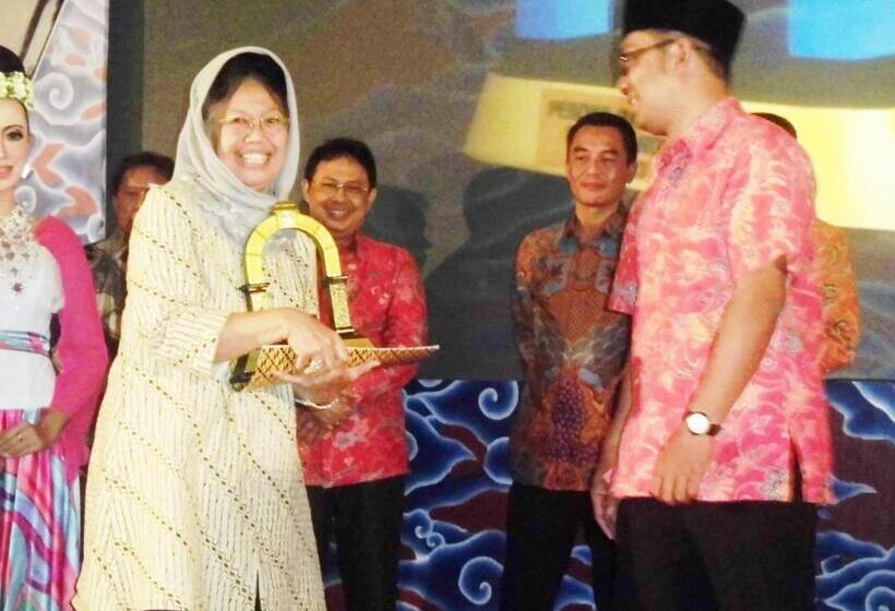 민박 Rumah Tawa Hotel Syariah