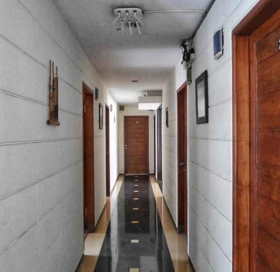 민박 Rumah Tawa Hotel Syariah