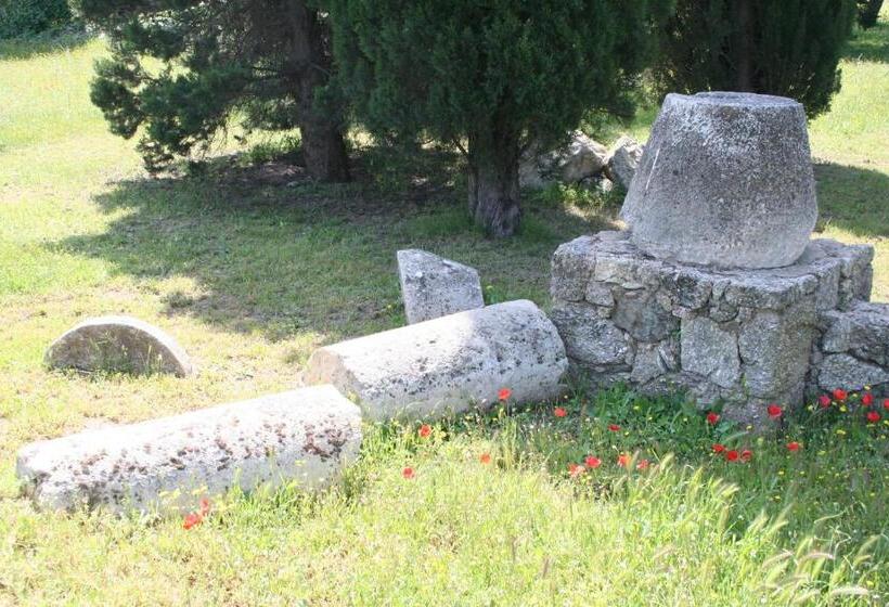 Boutique Villa With Shared Pool, Air Con, Wifi, Tv