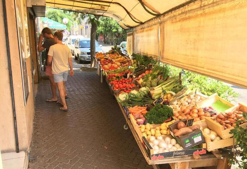 Boutique Villa With Shared Pool, Air Con, Wifi, Tv