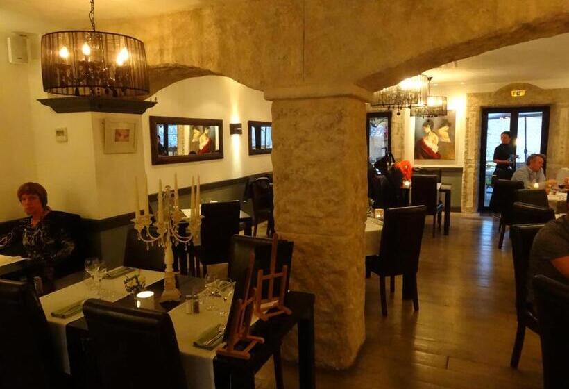 Boutique Villa With Shared Pool, Air Con, Wifi, Tv