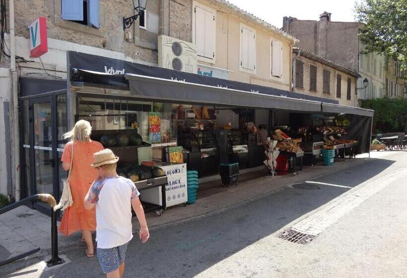 Boutique Villa With Shared Pool, Air Con, Wifi, Tv