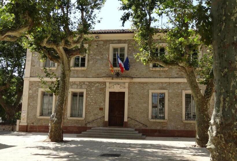 Boutique Villa With Shared Pool, Air Con, Wifi, Tv